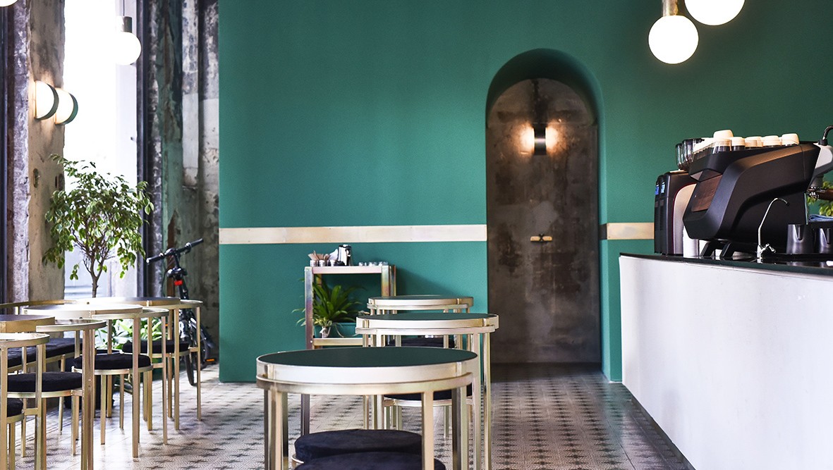 Nómade Café llega a la Ciudad Vieja con una barra elegante